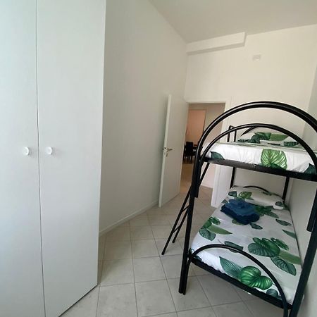 Ampio Appartamento In Posizione Strategica Rimini Bagian luar foto