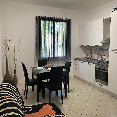 Ampio Appartamento In Posizione Strategica Rimini Bagian luar foto