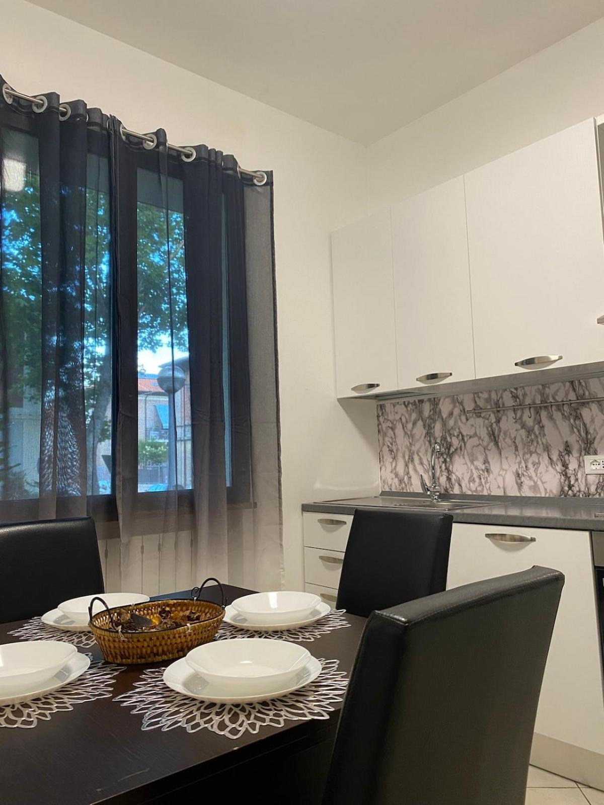 Ampio Appartamento In Posizione Strategica Rimini Bagian luar foto