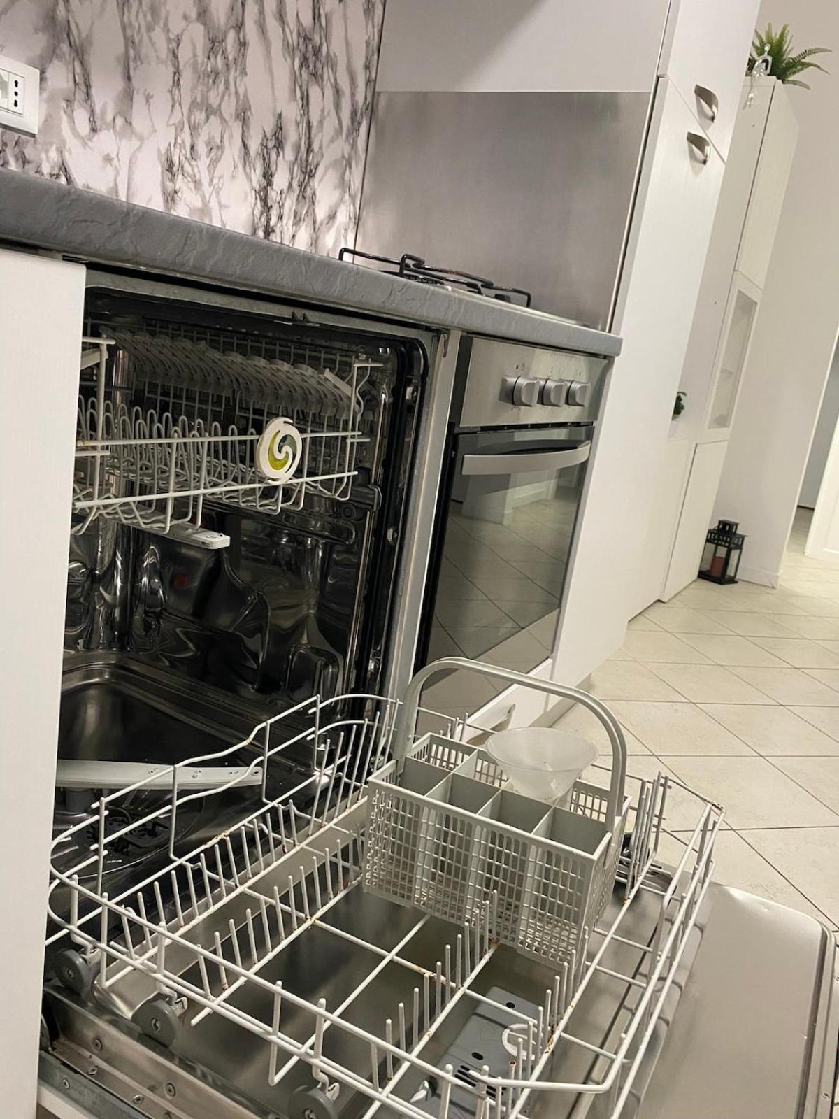 Ampio Appartamento In Posizione Strategica Rimini Bagian luar foto